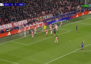 Το γκολ-πέναλτι του Σάκα άνοιξε το σκορ για την Άρσεναλ στη Πράγα