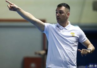 Παπαδόπουλος: «Να βλέπει ο κόσμος της ΑΕΚ, μια ομάδα που παλεύει περήφανα όλα τα παιχνίδια»