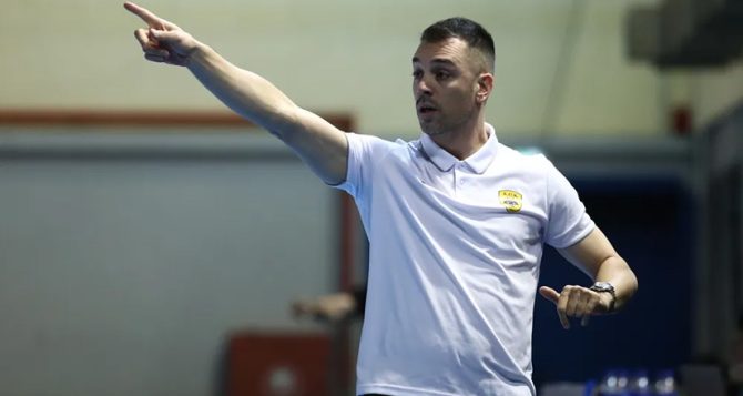 Παπαδόπουλος: «Να βλέπει ο κόσμος της ΑΕΚ, μια ομάδα που παλεύει περήφανα όλα τα παιχνίδια»