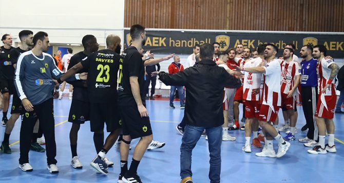 Οργή στην ΑΕΚ για τη διαιτησία στο ντέρμπι με τον Ολυμπιακό