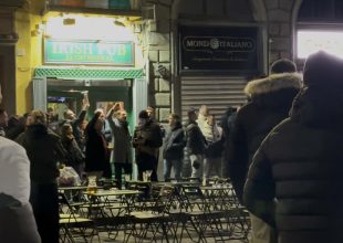 «Τρέλα» από τον κόσμο της ΑΕΚ πριν το ματς με Φιορεντίνα (VIDEO)