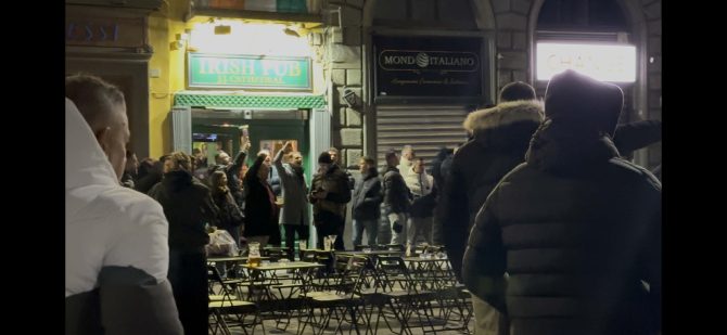 «Τρέλα» από τον κόσμο της ΑΕΚ πριν το ματς με Φιορεντίνα (VIDS)