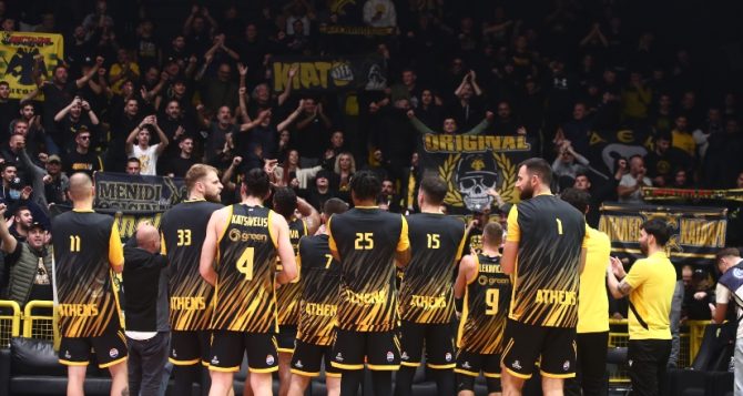 Οι τρεις σωματοφύλακες της Βασίλισσας Οι τρεις σωματοφύλακες της Βασίλισσας