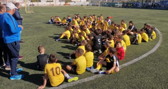 Ακαδημία ΑΕΚ: Ο Συντονιστή Εκπαίδευσης Δικτύου επισκέφθηκε τις εγκαταστάσεις στη Σούδα