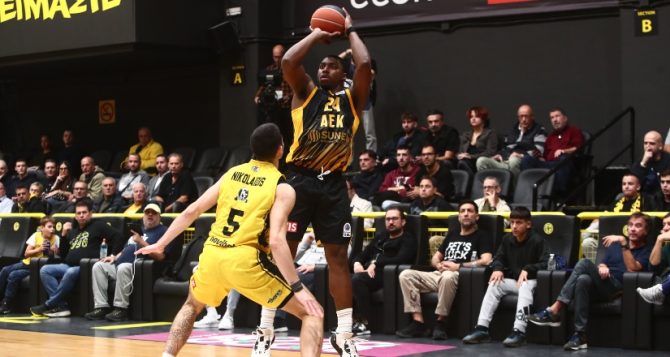 Έτρεχε με… 100 η Βασίλισσα στον Άγιο Θώμα! Έτρεχε με… 100 η Βασίλισσα στον Άγιο Θώμα!