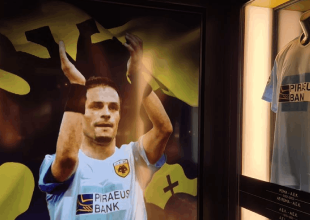 Η φανέλα του Ντέμη απ’ το Ρόμα – ΑΕΚ στο Μουσείο της Ένωσης (ΦΩΤΟ)