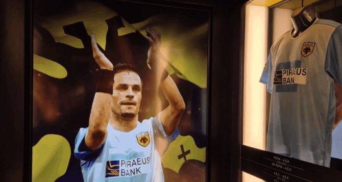 Η φανέλα του Ντέμη απ’ το Ρόμα – ΑΕΚ στο Μουσείο της Ένωσης (ΦΩΤΟ)