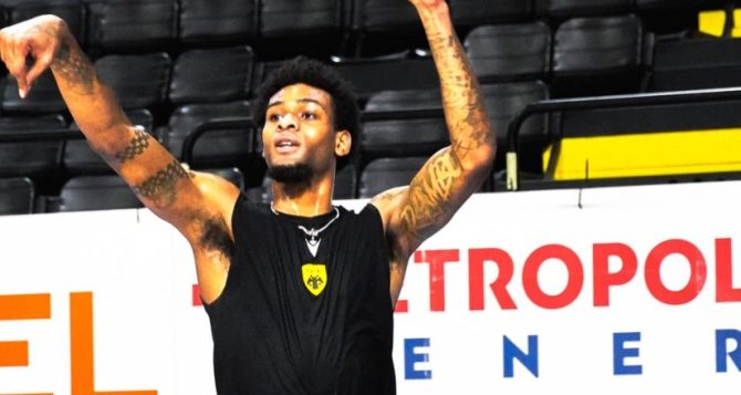 Η πρώτη προπόνηση του Γκρεγκ Μπράουν με τη Βασίλισσα (pics)