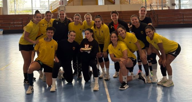 Η τούρτα-έκπληξη της ΑΕΚ για τα γενέθλια της Παναγιωτίδου (VIDEO)