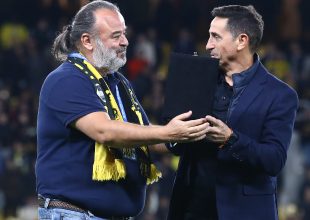 Η βράβευση του Μανόλο Χιμένεθ από τον Μάριο Ηλιόπουλο (VID)