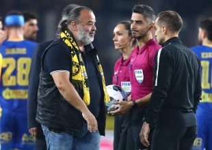 Ο Μάριος Ηλιόπουλος πήγε στον Παπαδόπουλο μετά τη λήξη! (ΦΩΤΟ)