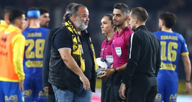 Ο Μάριος Ηλιόπουλος πήγε στον Παπαδόπουλο μετά τη λήξη! (ΦΩΤΟ)