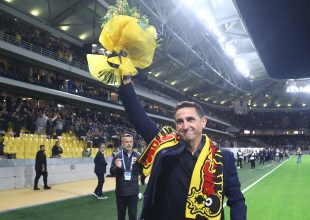 Η ΑΕΚ βράβευσε τον μεγάλο Μανόλο μέσα σε αποθέωση (ΦΩΤΟ+VID)