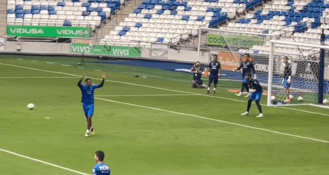 Σκόραρε στην προπόνηση ο Μαρσιάλ και γνώρισε την… αποθέωση απ’ τον κόσμο (VID)