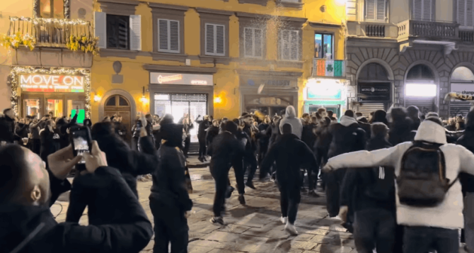 Πάρτι στους δρόμους της Φλωρεντίας απ’ τους φίλους της ΑΕΚ (VID)