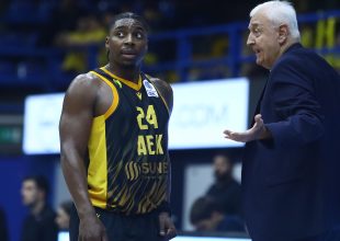 Σάκοτα: «Οι διαιτητές μας βοήθησαν να φαινόμαστε πολύ χειρότεροι»