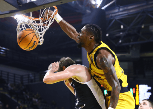 Κάρφωμα του Σίλβα για κάδρο στο… Λούβρο και η σπόντα του BCL (VID)