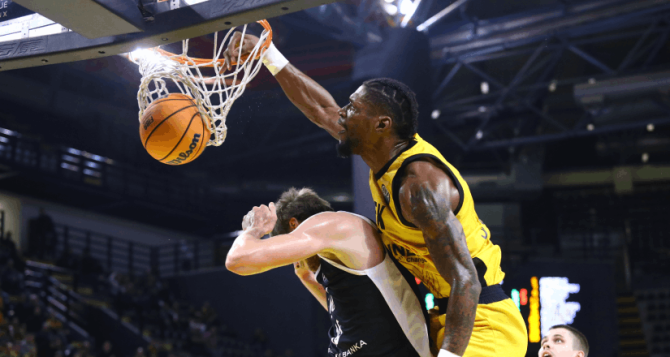 Κάρφωμα του Σίλβα για κάδρο στο… Λούβρο και η σπόντα του BCL (VID)