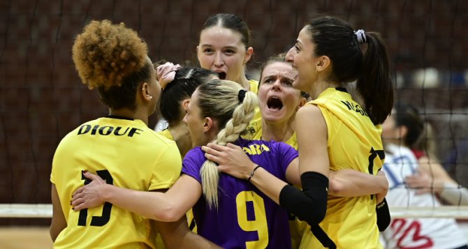 Βόλεϊ: Έκανε σεφτέ στο πρωτάθλημα η ΑΕΚ με άνετη νίκη (3-0) επί του ΖΑΟΝ