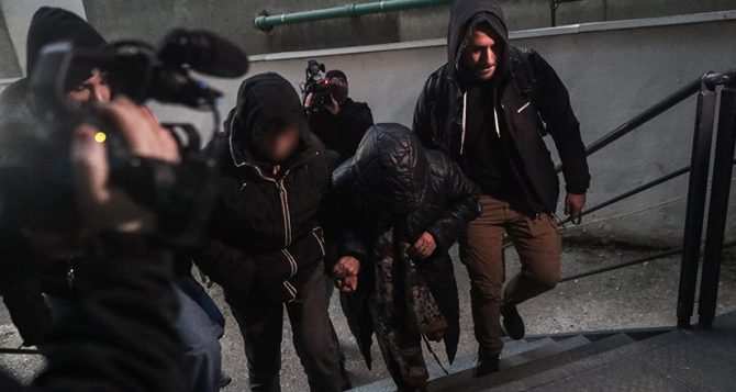 Έφτασαν στην Αθήνα οι 15 συλληφθέντες για την υπόθεση του ΟΠΕΚΕΠΕ Έφτασαν στην Αθήνα οι 15 συλληφθέντες για την υπόθεση του ΟΠΕΚΕΠΕ