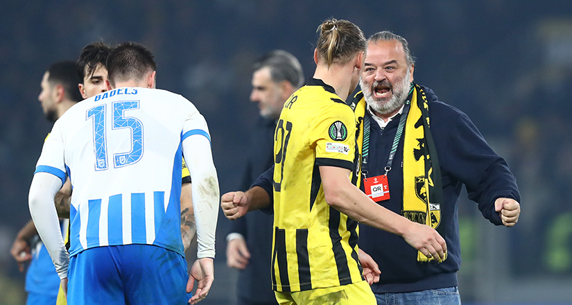 Τρέλα στ’ αποδυτήρια της ΑΕΚ – Ένα κουβάρι ο Ηλιόπουλος με τους παίκτες και το… πριμ (VID)