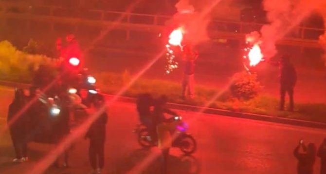 Κιτρινόμαυρη «παράνοια» στην υποδοχή της ΑΕΚάρας στο Αγρίνιο! (VID) Κιτρινόμαυρη «παράνοια» στην υποδοχή της ΑΕΚάρας στο Αγρίνιο! (VID)