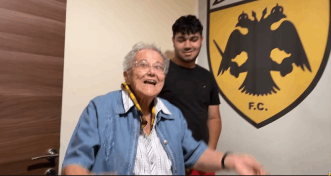 AEK TV: Η τρομερή γιαγιά στη Κρήτη: «Την ΑΕΚ την αγαπάω όπως τα παιδιά» (VID) AEK TV: Η τρομερή γιαγιά στη Κρήτη: «Την ΑΕΚ την αγαπάω όπως τα παιδιά» (VID)