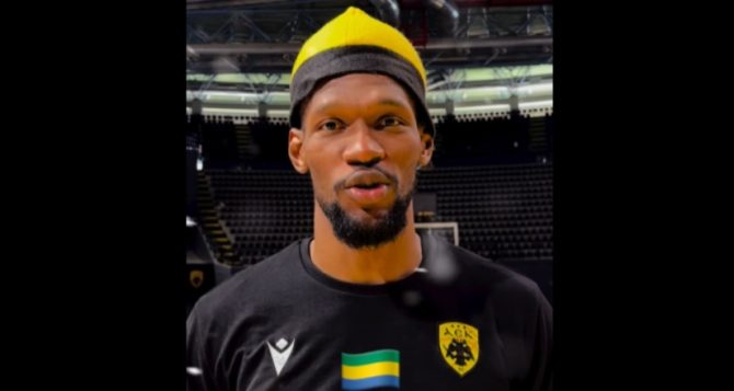 Οι Χριστουγεννιάτικες ευχές της «Βασίλισσας» σε… 6 Γλώσσες (vid)