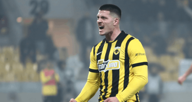 Αποθεώνουν Γιόβιτς στη Σερβία: «Ο Νίκολιτς ξύπνησε το θηρίο»