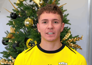 Οι ποδοσφαιριστές της ΑΕΚ προσκαλούν τον κόσμο στη Χριστουγεννιάτικη γιορτή στην πλατεία του Αετού