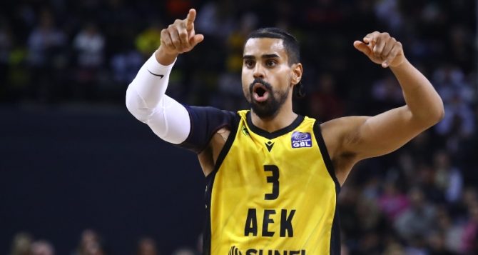 Νέο πισωγύρισμα με Κλαβέλ – Εξετάζει όλα τα ενδεχόμενα η ΑΕΚ