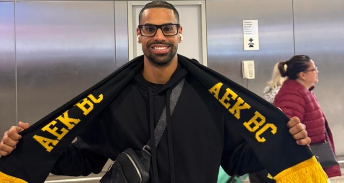 Η άφιξη του Τζιαν Κλαβέλ για τη Βασίλισσα (ΦΩΤΟ) Η άφιξη του Τζιαν Κλαβέλ για τη Βασίλισσα (ΦΩΤΟ)