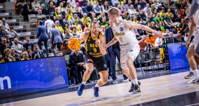 «Καθαρίζει» Λέβιτσε και πρωτιά η Βασίλισσα «Καθαρίζει» Λέβιτσε και πρωτιά η Βασίλισσα