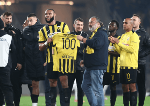 Μουκουντί: «100 παιχνίδια με την ΑΕΚ – Υπερηφάνεια να φοράω αυτή τη φανέλα»