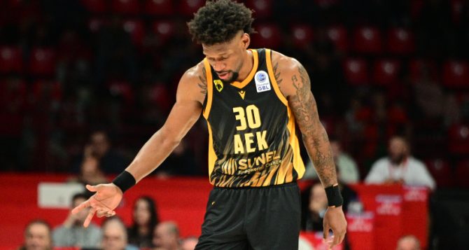 Η απίστευτη εμφάνιση του Κρις Σίλβα κόντρα στον Ολυμπιακό (VIDEO) Η απίστευτη εμφάνιση του Κρις Σίλβα κόντρα στον Ολυμπιακό (VIDEO)