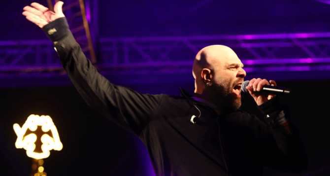 ΑΕΚτζήδικη ανατριχίλα: Ο Stavento συγκινήθηκε επί σκηνής στην Αγιά Σοφιά – OPAP Arena (VID)