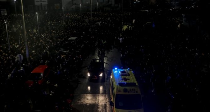 «Ράγισαν» καρδιές στη Θεσαλλονίκη για τους αδικοχαμένους φίλους του ΠΑΟΚ (VIDEO)