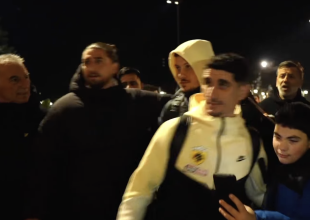 Τρομερή υποδοχή στην Τρίπολη για την ΑΕΚ (VID)