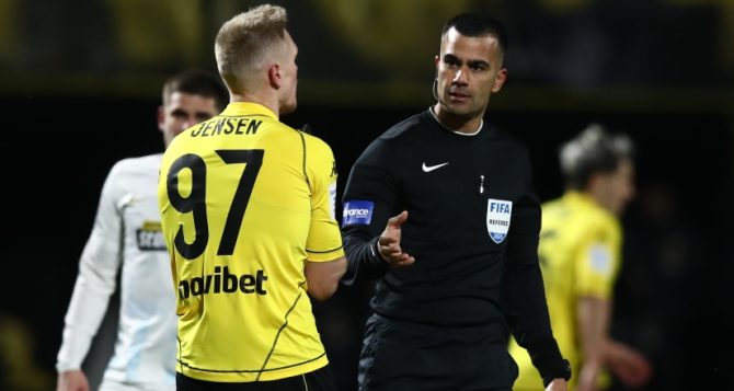 Ο Καραπαπάς έγινε δικηγόρος του Άρη!