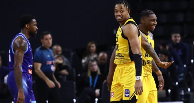 «Εκρηκτική» Βασίλισσα ισοπέδωσε τη Μύκονο!