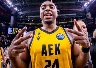 Μπάρτλεϊ στο ΑΕΚ1924: «Θέλουμε την πρωτιά στον όμιλο – Τρομερή ενέργεια ο κόσμος!»