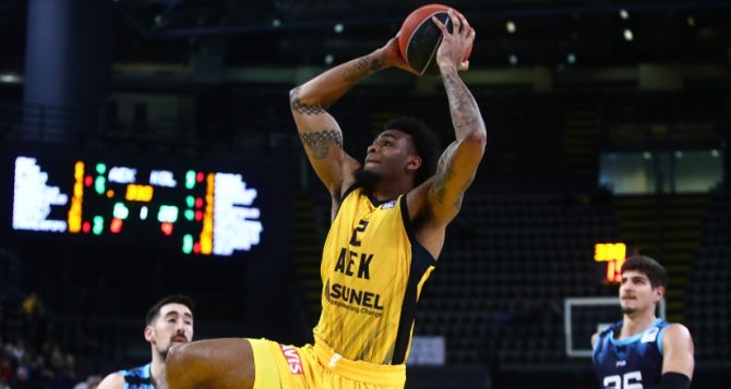 Βασίλισσα με σπασμένα τα φρένα! Βασίλισσα με σπασμένα τα φρένα!