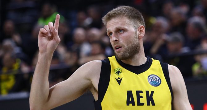 Χαραλαμπόπουλος: «Βήμα κορυφής και ώθηση από τον κόσμο»