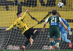 Bλέπει πράσινα κι αφηνιάζει –  Ξανά ο Γιόβιτς το 2-0 της ΑΕΚ(VIDEO)