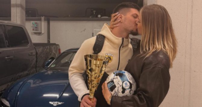 Το φιλί της συζύγου του Λούκα Γιόβιτς μετά τον θρίαμβο στο ντέρμπι (ΦΩΤΟ)