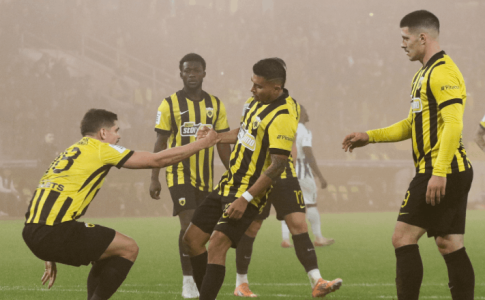 ΑΕΚ: «Κλειδί» η μεσαία γραμμή με Ολυμπιακό