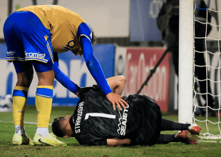 Οι τεράστιες απόκρουσεις του Στρακόσια, κράτησαν την ΑΕΚ όρθια – Οι επεμβάσεις του στις καθυστερήσεις (VID)