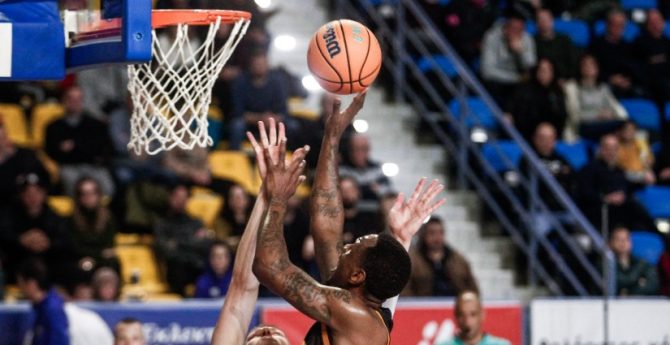 Η απίθανη «πτήση» του Μπράουν!(vid)