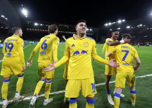 Λιντς – Μαν. Σίτι με… γαλάζιο «μπουστάρισμα»