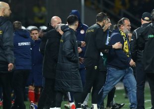 ΔΕΑΒ: Ταυτοποιήθηκαν οι φίλαθλοι της ΑΕΚ για τη ρίψη της ομπρέλας στον αγωνιστικό χώρο